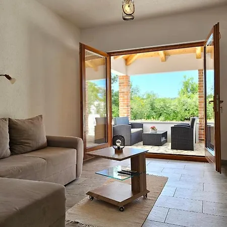 Homes Sintija Kampor