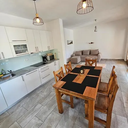 بيت للعطل Homes Sintija