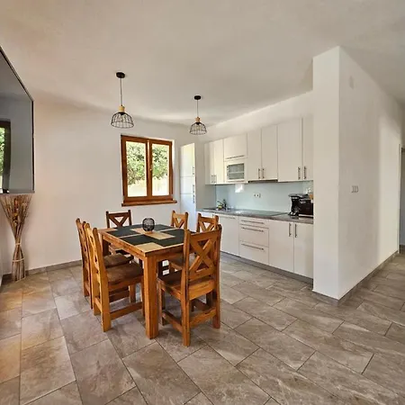 Homes Sintija Casa de Férias