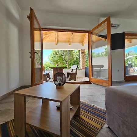 Homes Sintija Kampor