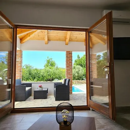 Homes Sintija Casa de Férias